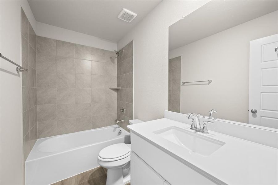 236 Wagon Spoke- Bathroom-1