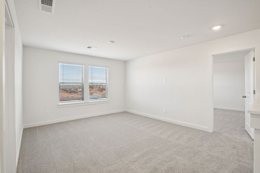 Spacious, unfurnished interior of a new home in River Ridge, Clarksville (Image 12).