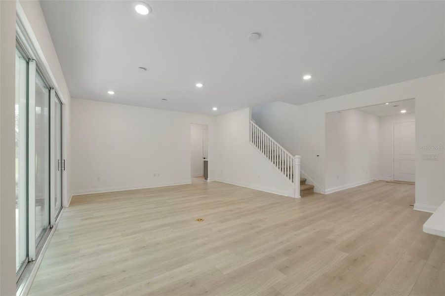 Spacious, unfurnished interior of a new home in Estates at Lake Jesup, Sanford (Image 19).