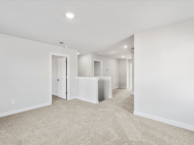 Spacious, unfurnished interior of a new home in Brayfield Manor - Heritage Collection, Wellford (Image 6).