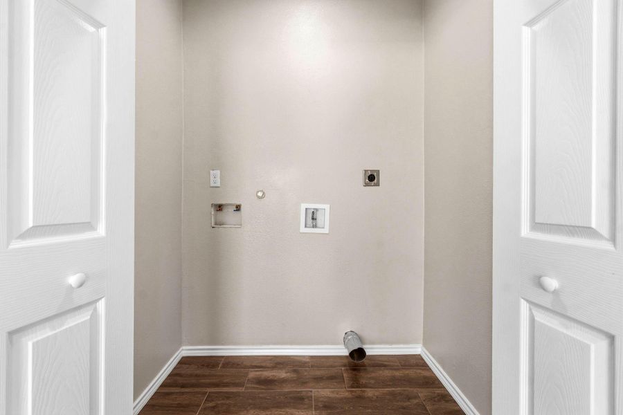 Spacious, unfurnished interior of a new home in , Livingston (Image 35).
