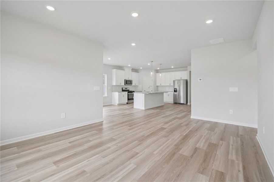 Spacious, unfurnished interior of a new home in Northwoods at Mirror Lake, Villa Rica (Image 25).