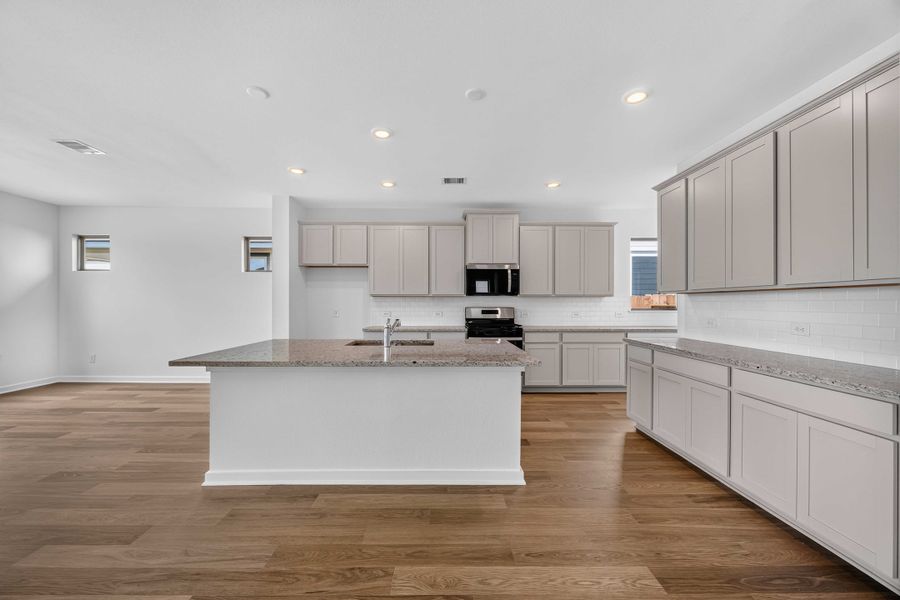 Furnished interior view inside a new home in La Segarra 40', Brookshire (Image 7).