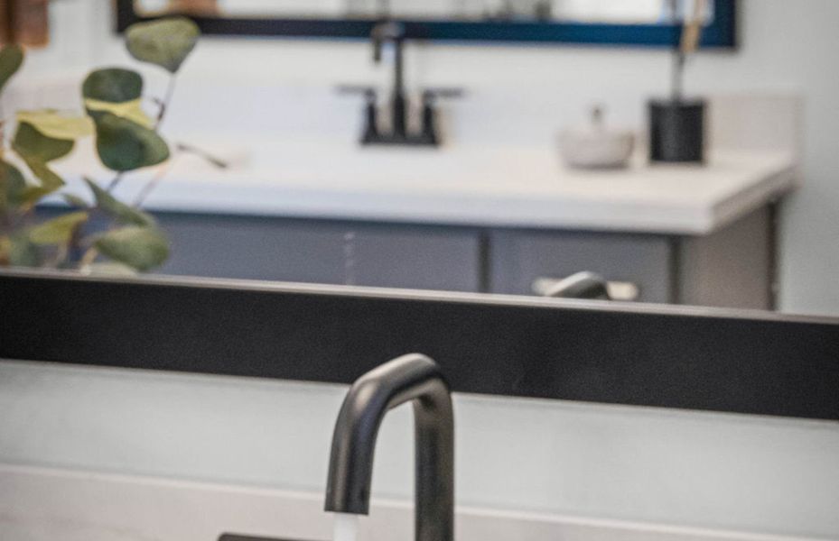 Representative interior finishes for a home built from the Sanford by Pulte Homes in Kuempel Farms, Pflugerville (Image 74).