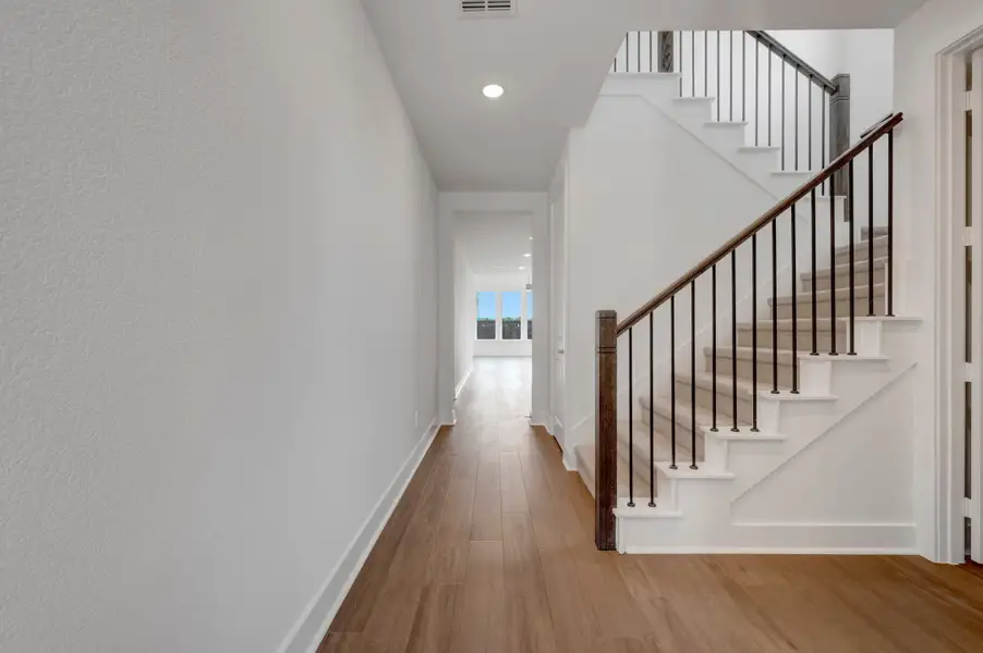 Spacious, unfurnished interior of a new home in Landmark, Denton (Image 14).