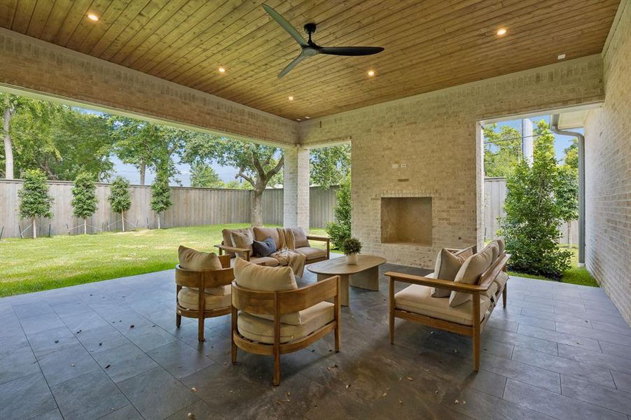 Exterior details and patio area of a home in , Dallas (Image 3).