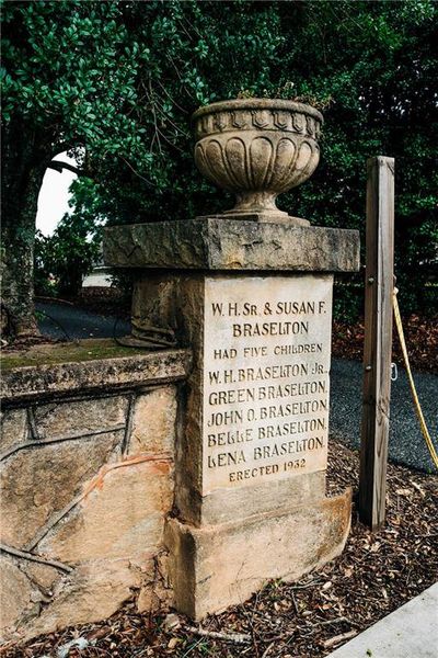 Image 134 of a home in Rosewood Lake Estates.
