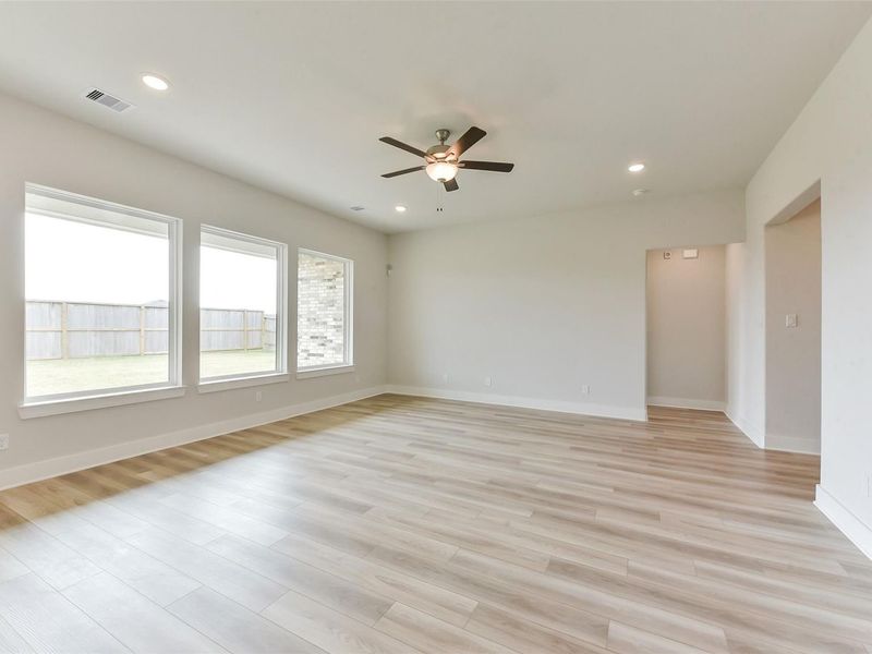 Spacious, unfurnished interior of a new home in Lago Mar, Texas City (Image 15).