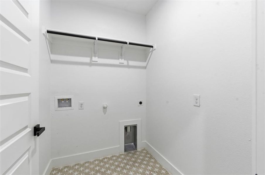 Spacious, unfurnished interior of a new home in , Grand Prairie (Image 12).