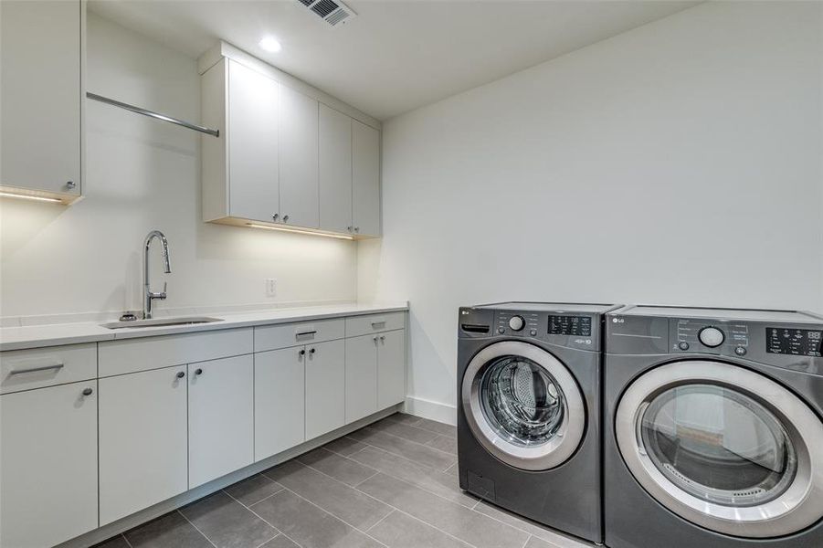 Full Laundry Full Laundry