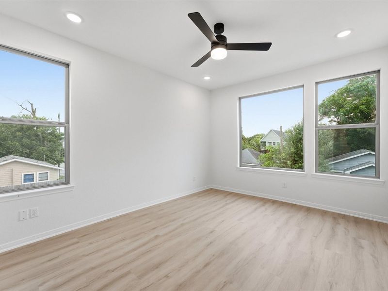 Spacious, unfurnished interior of a new home in , Houston (Image 20).