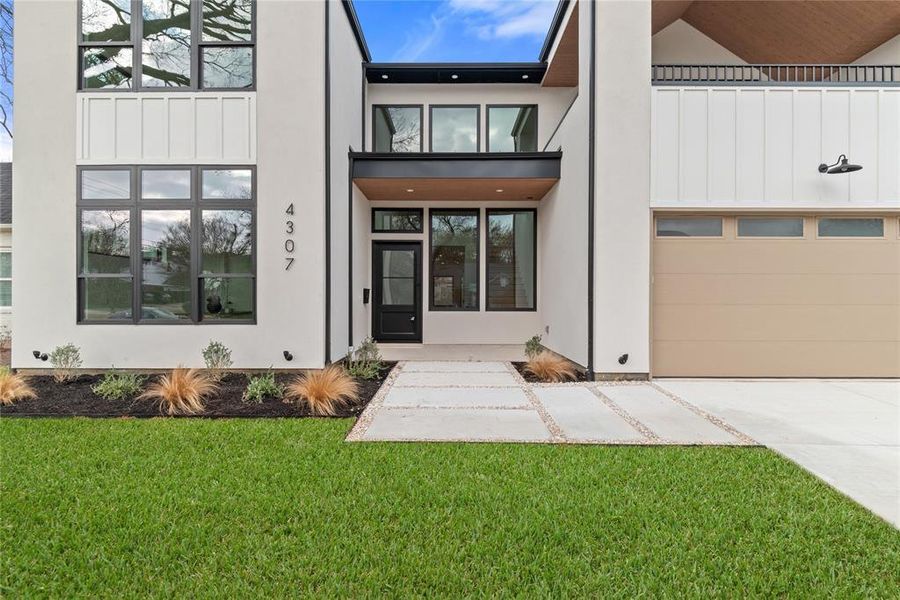 Exterior details and patio area of a home in , Dallas (Image 3).
