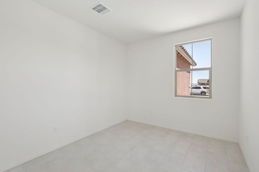 Spacious, unfurnished interior of a new home in Entrada Del Toro at Rancho Sahuarita, Sahuarita (Image 6).