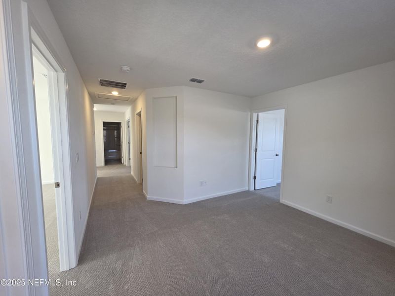 Spacious, unfurnished interior of a new home in Hyland Trail, Green Cove Springs (Image 40).