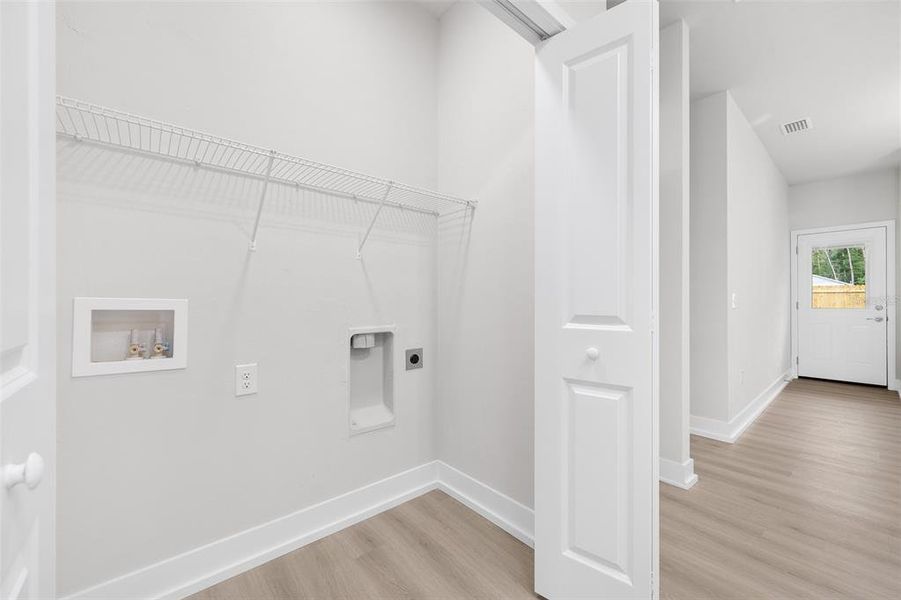 Spacious, unfurnished interior of a new home in , High Springs (Image 12).