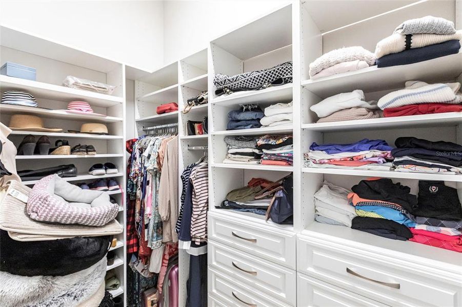 Close-up of interior finishes inside a home in , Bradenton (Image 22). Close-up of interior finishes inside a home in , Bradenton (Image 22).