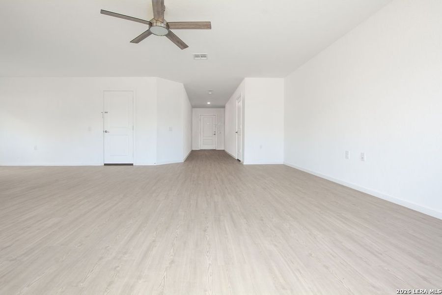 Spacious, unfurnished interior of a new home in Somerset Meadows, San Antonio (Image 23).