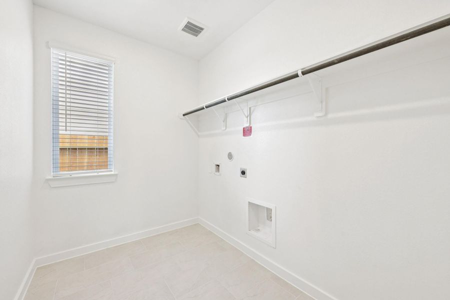 Spacious, unfurnished interior of a new home in Landing Meadows - Premier Series, New Caney (Image 15).