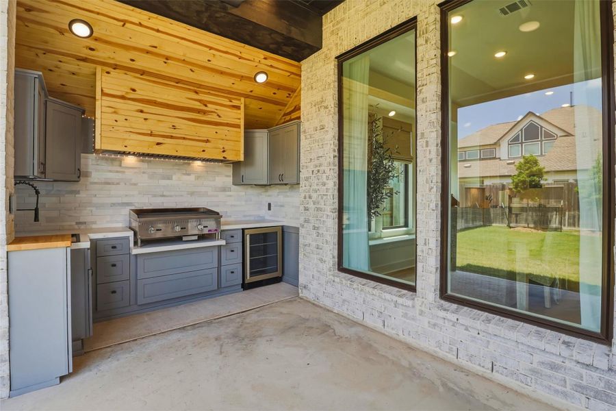 Exterior details and patio area of a home in , Brookshire (Image 30).