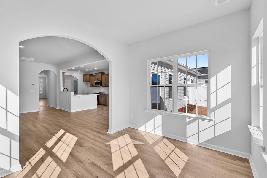 Spacious, unfurnished interior of a new home in Fieldstone, Lexington (Image 26).