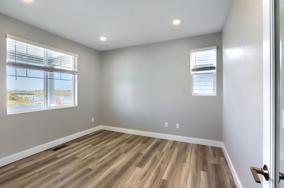Spacious, unfurnished interior of a new home in Barefoot, Firestone (Image 7).