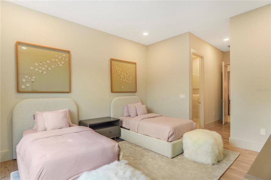 Furnished interior view inside a new home in , Windermere (Image 53).