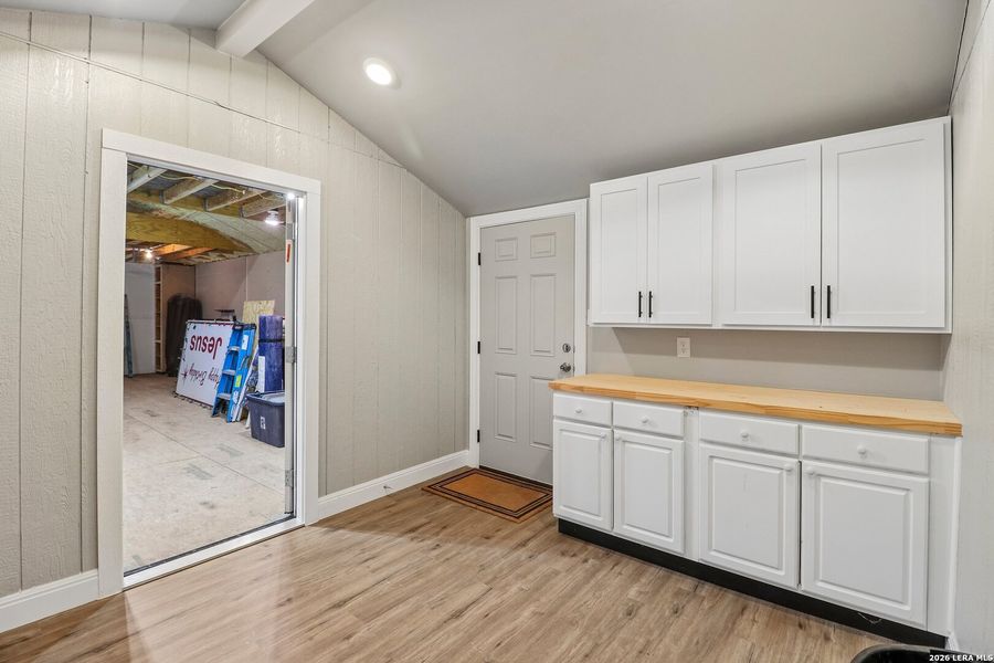Furnished interior view inside a new home in , Bandera (Image 6).