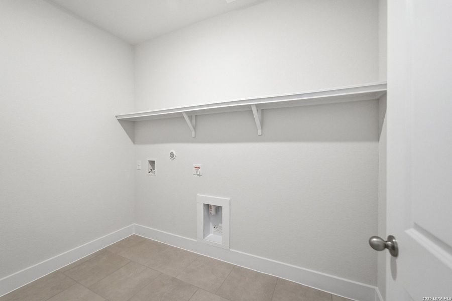 Spacious, unfurnished interior of a new home in Red Hawk Landing, San Antonio (Image 22).