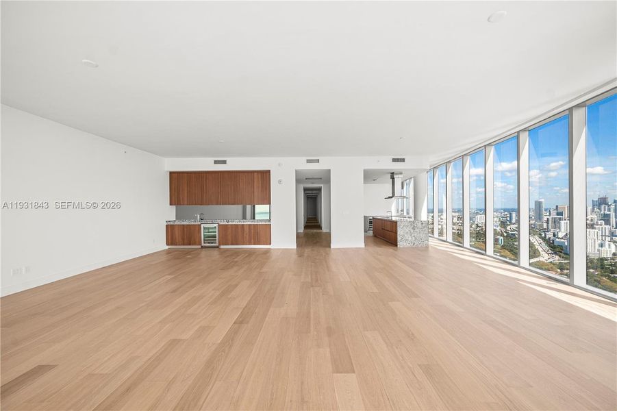 Spacious, unfurnished interior of a new home in Una Residences, Miami (Image 26).