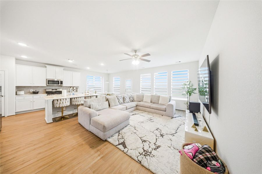 Furnished interior view inside a new home in Sierra Vista, Iowa Colony (Image 13).