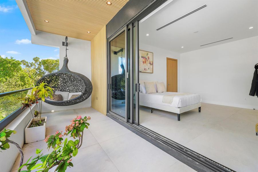 Exterior details and patio area of a home in , Fort Lauderdale (Image 26).