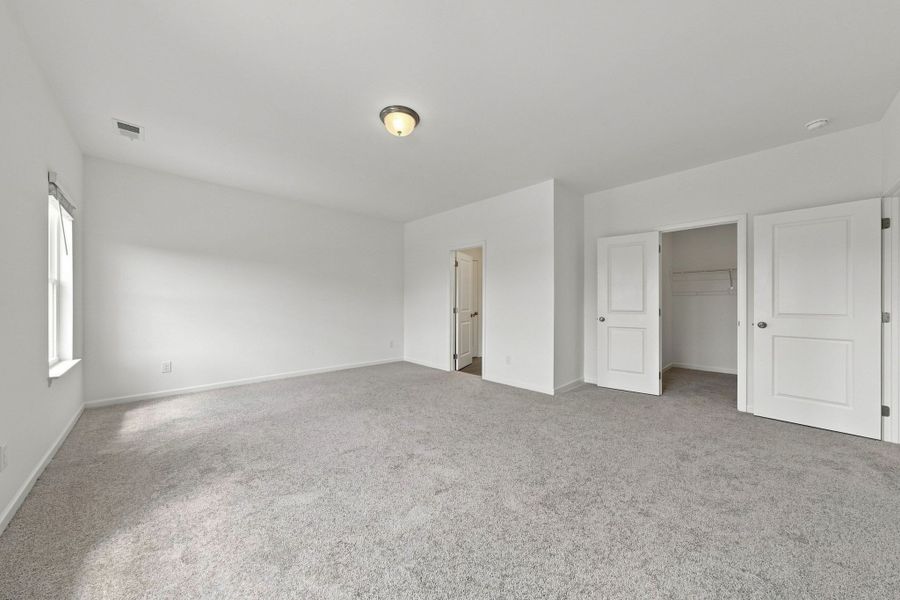 Spacious, unfurnished interior of a new home in The Oaks, Clarksville (Image 33).