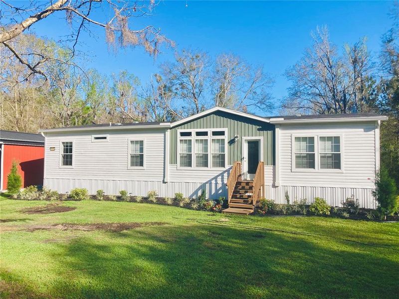 Exterior details and patio area of a home in , Micanopy (Image 4).