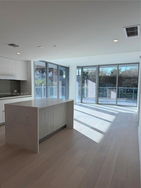 Spacious, unfurnished interior of a new home in , Bay Harbor Islands (Image 11).