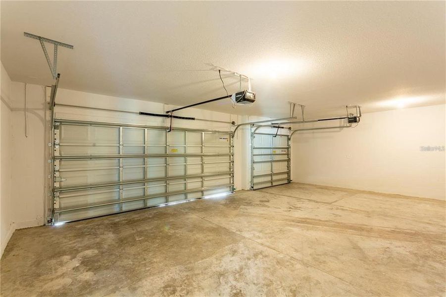 Spacious, unfurnished interior of a new home in , Punta Gorda (Image 27).