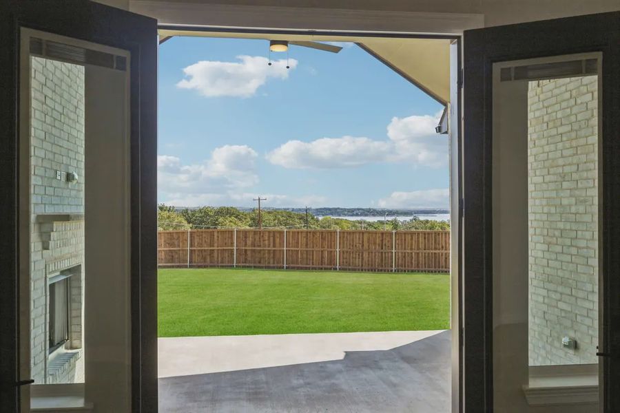 Exterior details and patio area of a home in Lakeview Heights, Azle (Image 20).