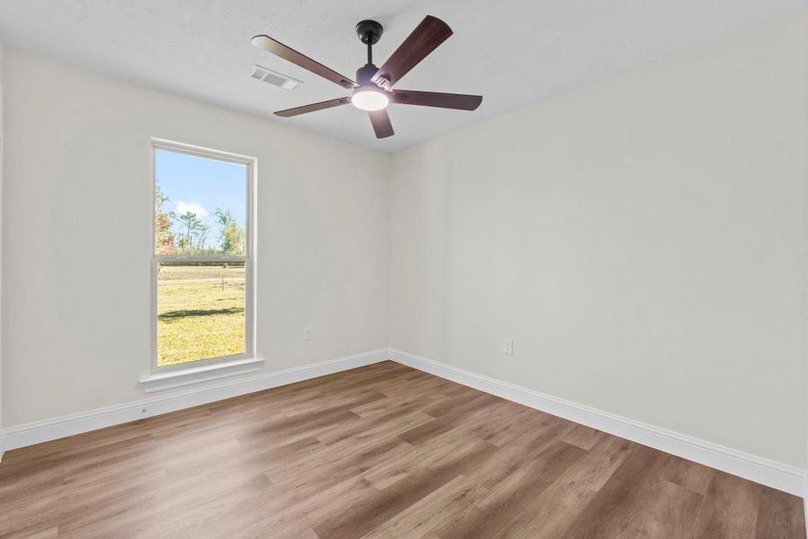 Spacious, unfurnished interior of a new home in , Onalaska (Image 13).