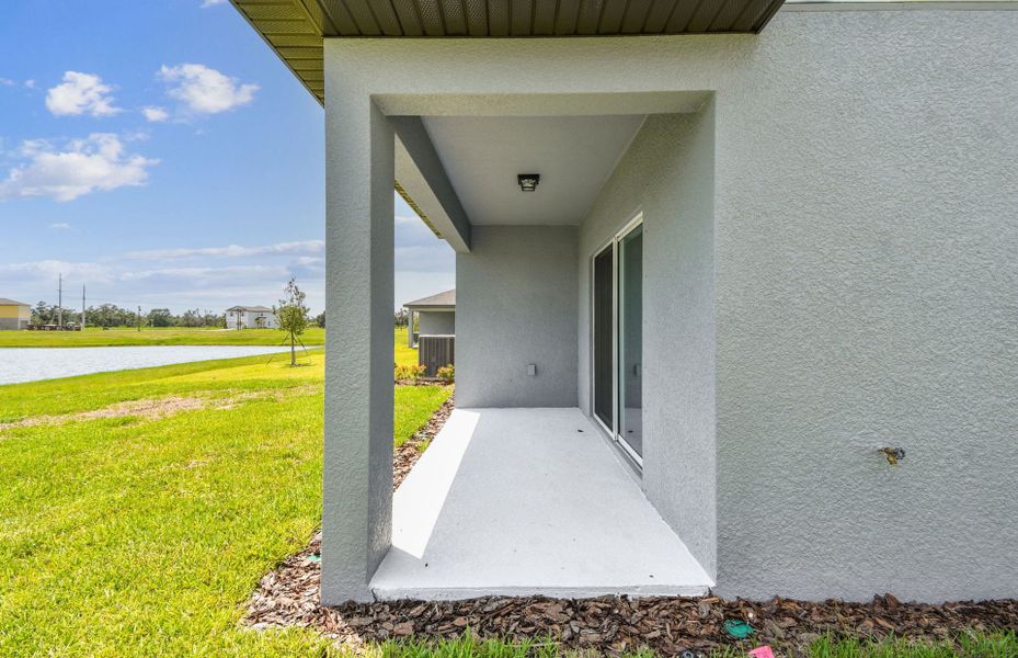 Covered Lanai with Lakeview Homesite