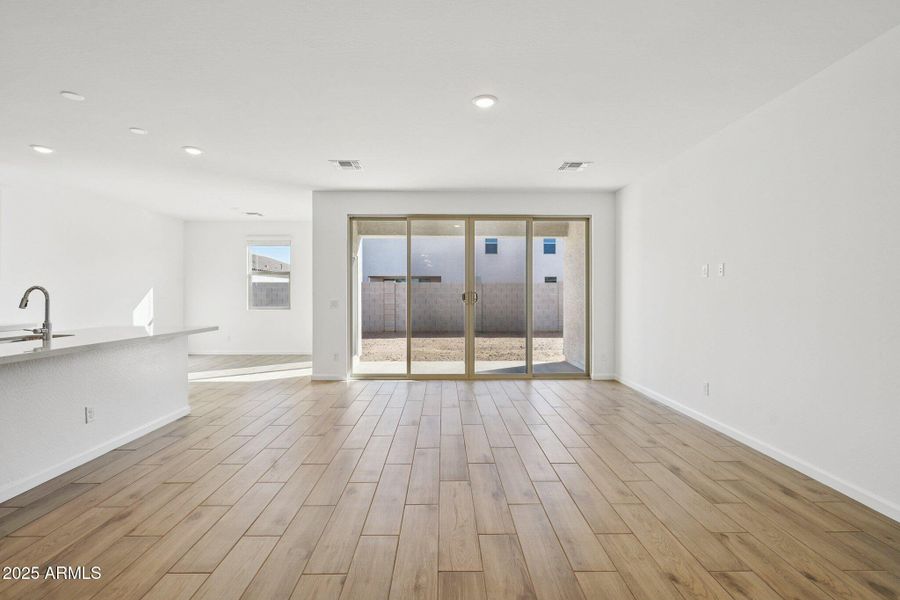 6-web-or-mls-W Mellen Ln-S0512-006