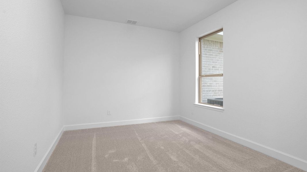 Spacious, unfurnished interior of a new home in Valencia, Manvel (Image 24).