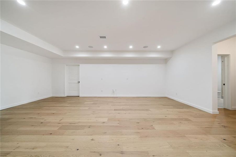 Spacious, unfurnished interior of a new home in , Atlanta (Image 24).