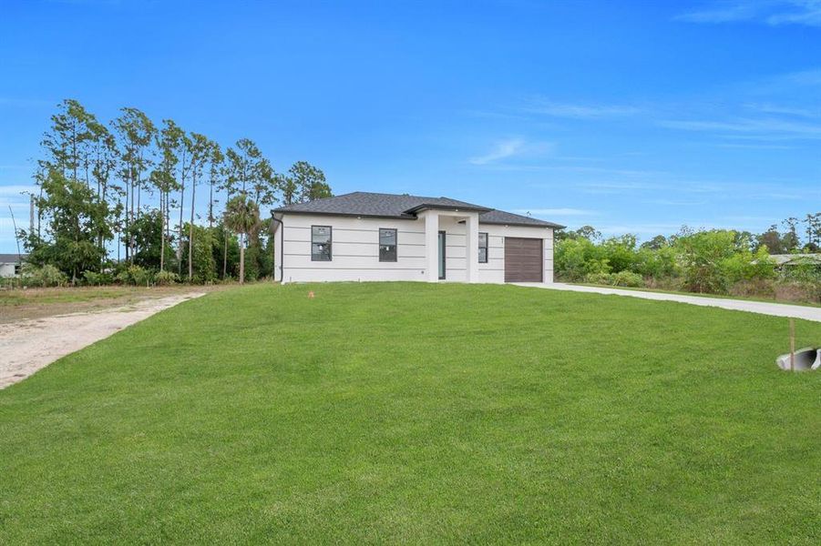 Exterior details and patio area of a home in , Lehigh Acres (Image 3).