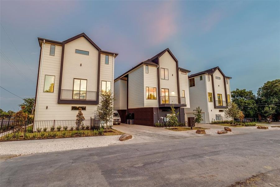 Front exterior of a new home in , Dallas, TX, highlighting curb appeal (Image 25). Front exterior of a new home in , Dallas, TX, highlighting curb appeal (Image 25).