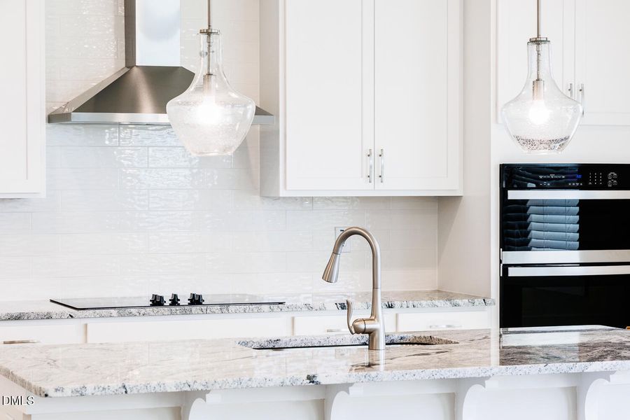 RDU_BeverlyPlace_Lot135_Redwood_QMI (6).