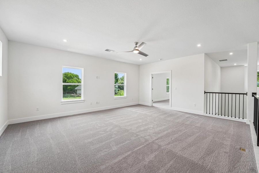 Spacious, unfurnished interior of a new home in Sauls Ranch, Round Rock (Image 36).