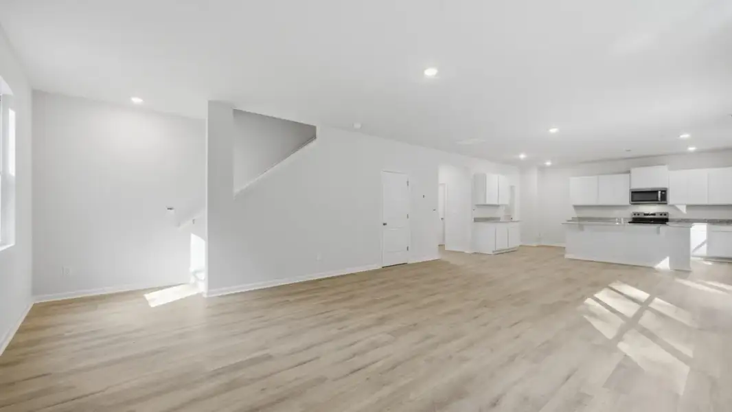 Representative unfurnished interior of a home built from the Green by D.R. Horton in Aurora Creek, Dallas (Image 16).