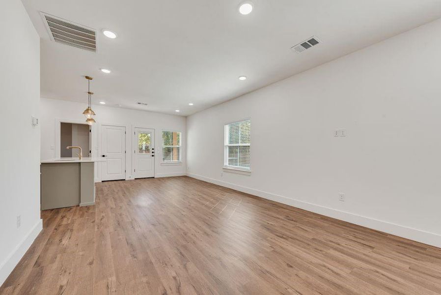 Spacious, unfurnished interior of a new home in , Bonham (Image 12).