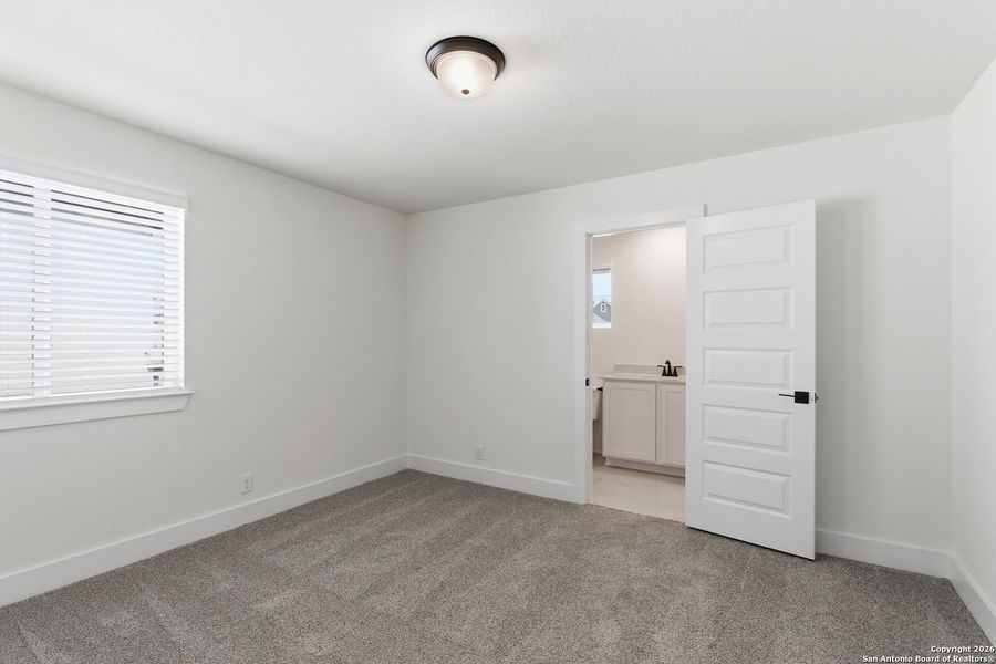 Spacious, unfurnished interior of a new home in Buffalo Crossing, Cibolo (Image 29).