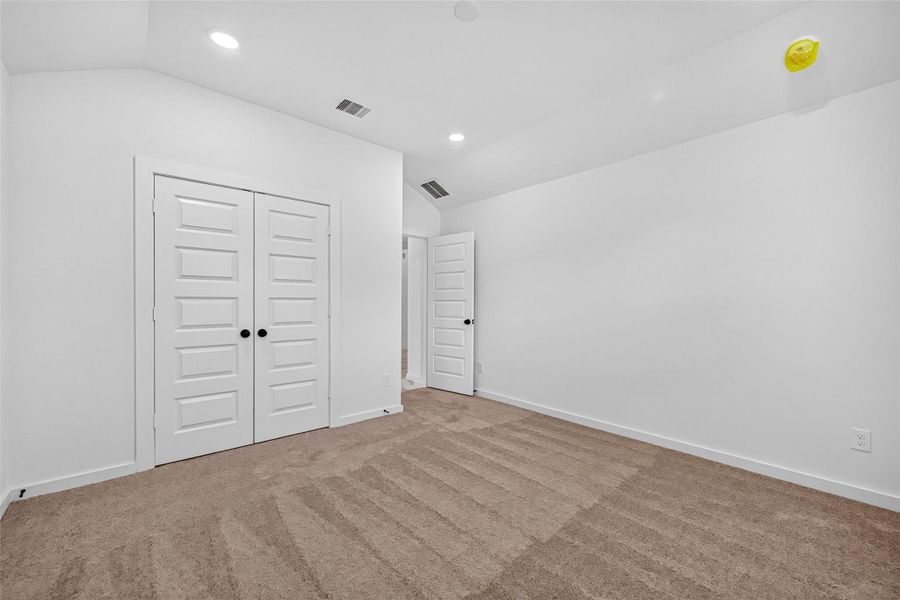 Spacious, unfurnished interior of a new home in Foxtail Palms, Manvel (Image 32).