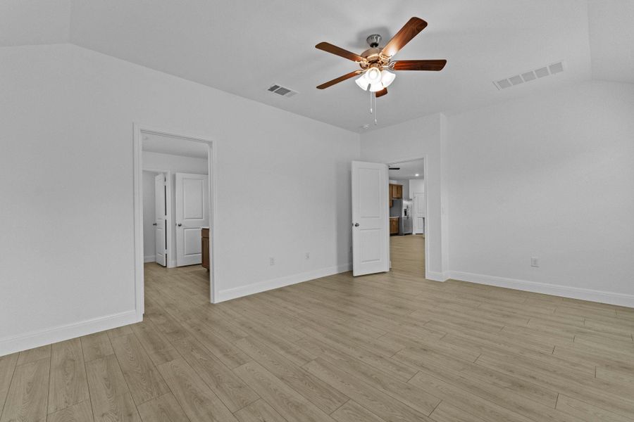 Spacious, unfurnished interior of a new home in Riverview, Georgetown (Image 17).